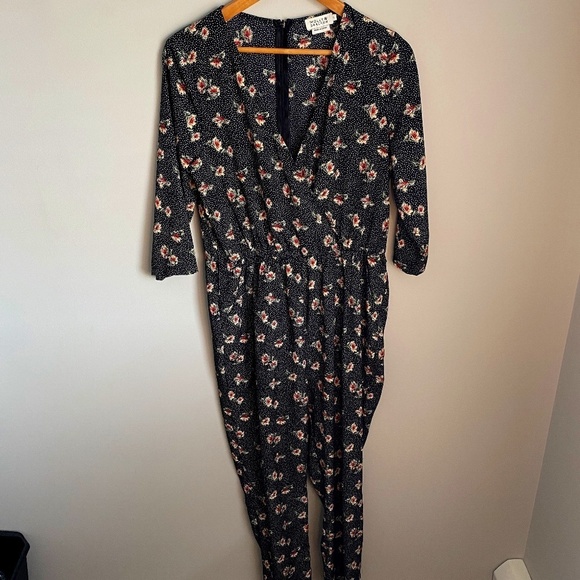 Molly Bracken 3/4 Sleeve Black 1/2‎ Zip Flower Print V-neck Jumpsuit Size Large - Picture 1 of 16